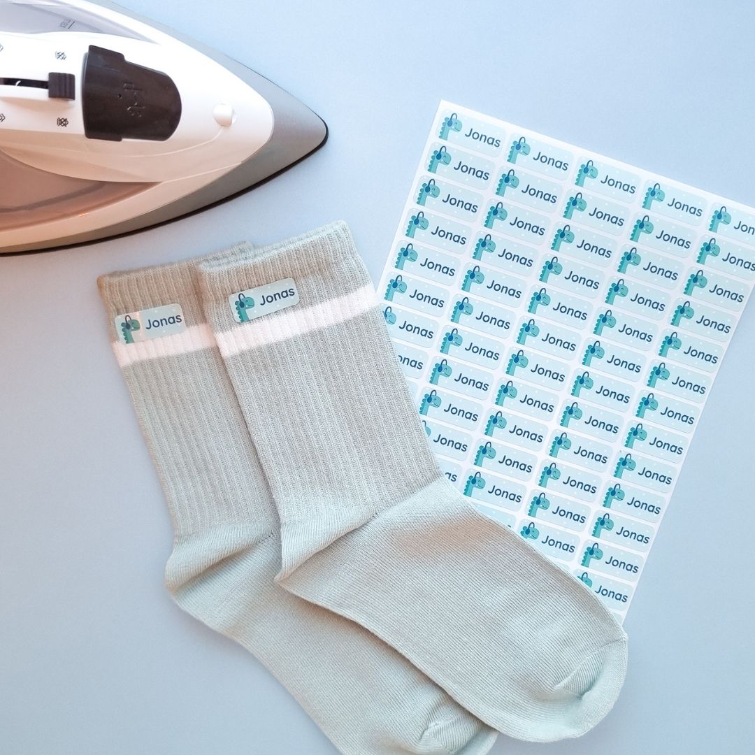 Étiquettes thermocollantes personnalisées sur des chaussettes