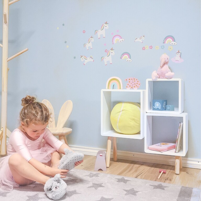 Stickers muraux licornes dans la chambre de fille