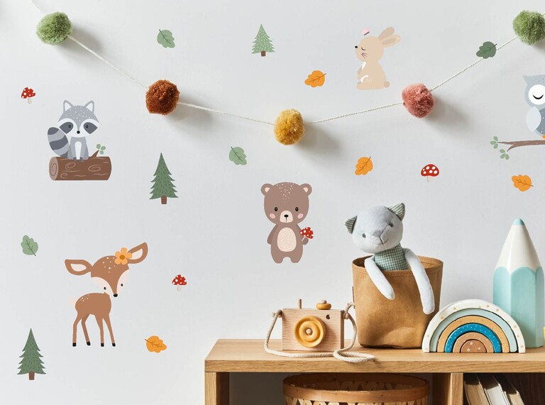 Stickers muraux animaux de la forêt sur un mur blanc