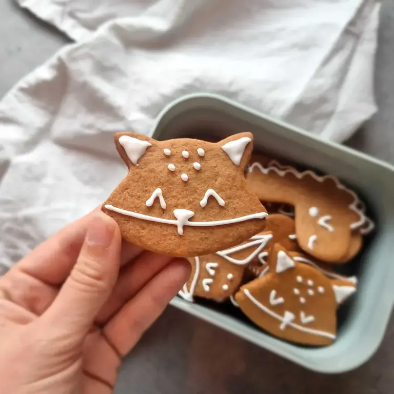 Préparation de biscuits avec emporte-pièces