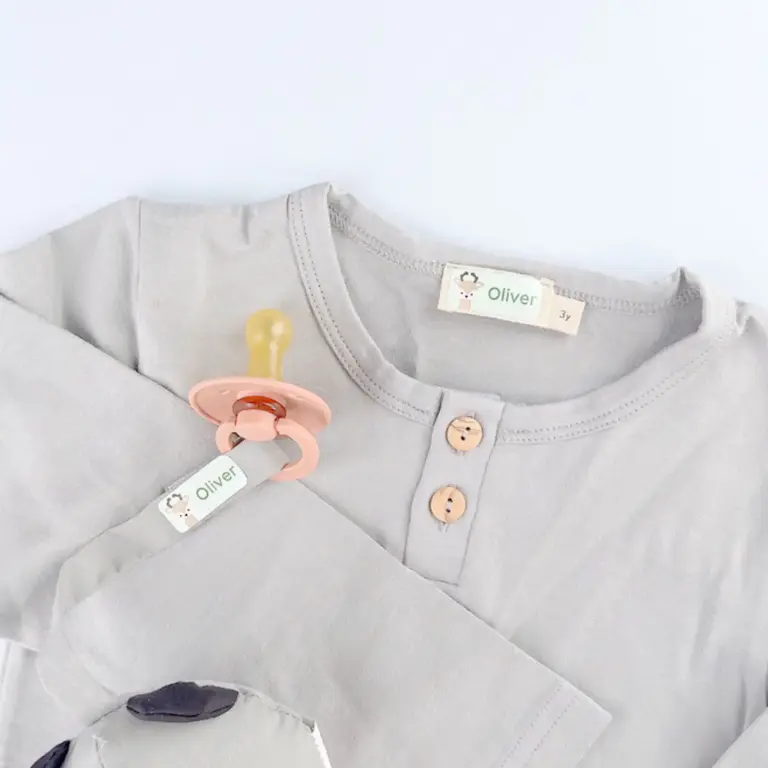 Pack pour les plus petits avec autocollants nominatifs, étiquettes thermocollantes et mini-autocollants