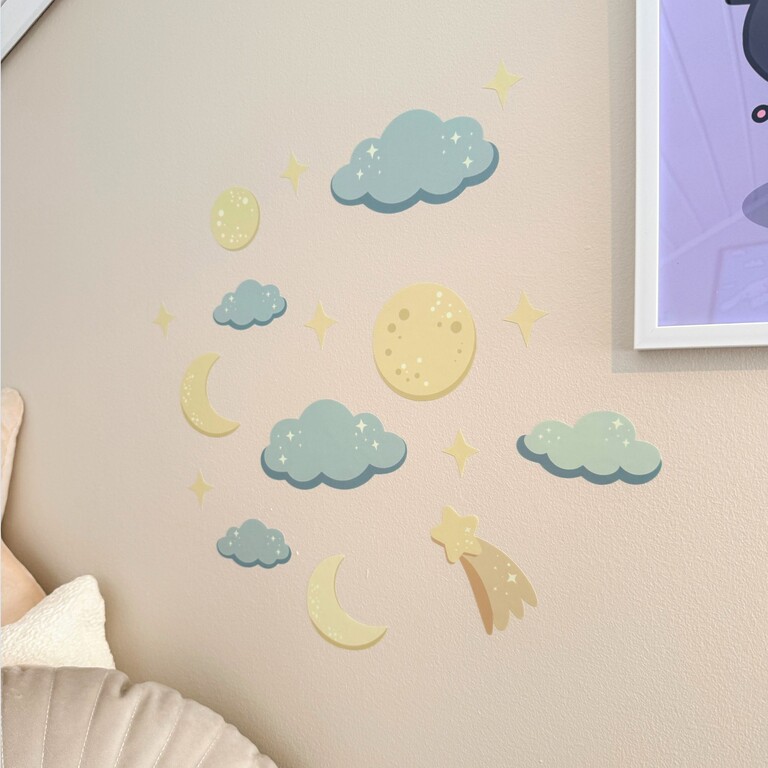 Stickers muraux ciel étoilé phosphorescents dans la chambre d'enfant