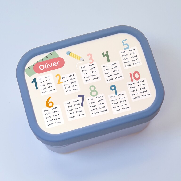 Boîte à goûter bleue avec tables de multiplication