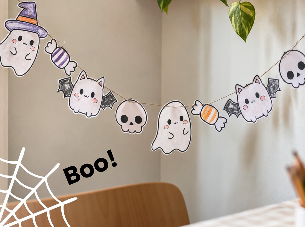 Atelier bricolage halloween pour enfants : fiches gratuites à imprimer 2 Une guirlande d’halloween en papier faite maison, avec des fantômes, des chauves-souris et des bonbons coloriés accrochés à une ficelle